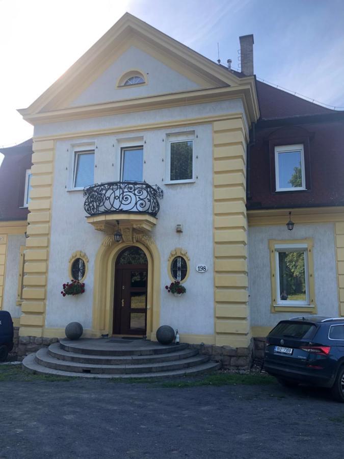 Ubytovani V Soukromi Rodinne Vily V Decine Eksteriør billede